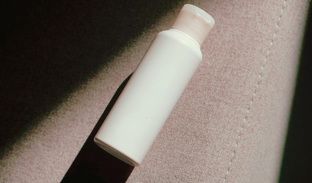 Guide to the best sunscreen for sensitive skin with gentle filters, soothing ingredients, and daily-wear tips