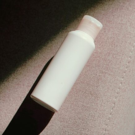 Guide to the best sunscreen for sensitive skin with gentle filters, soothing ingredients, and daily-wear tips