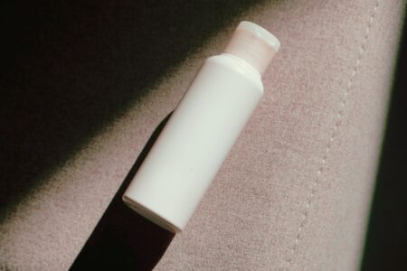 Guide to the best sunscreen for sensitive skin with gentle filters, soothing ingredients, and daily-wear tips