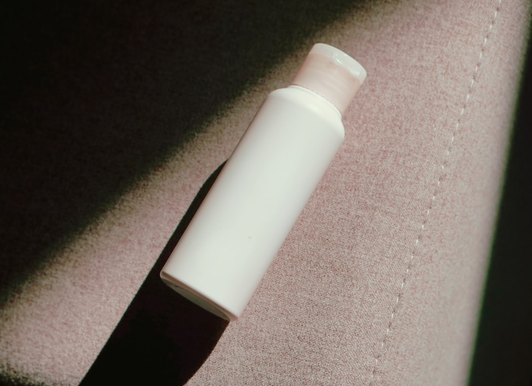 Comprehensive guide to the best sunscreen for sensitive skin with filters, textures, patch testing, and daily wear tips
