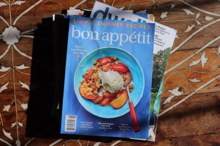 Sustainable Weight Loss Habits with a weekly checklist, walking shoes, and a simple meal plan