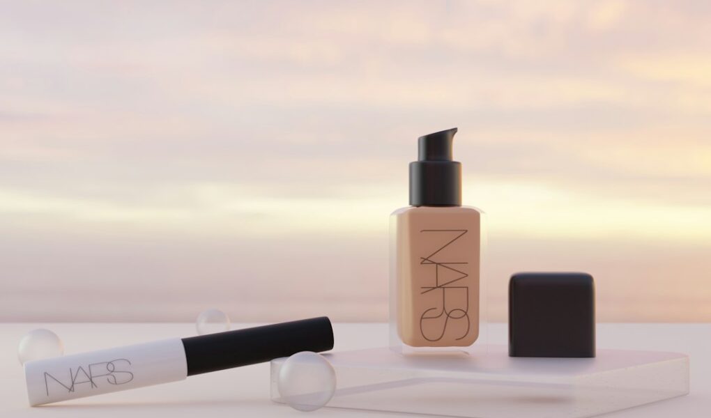 how to choose sunscreen illustrated cover with sun icon, bottle, and checklist