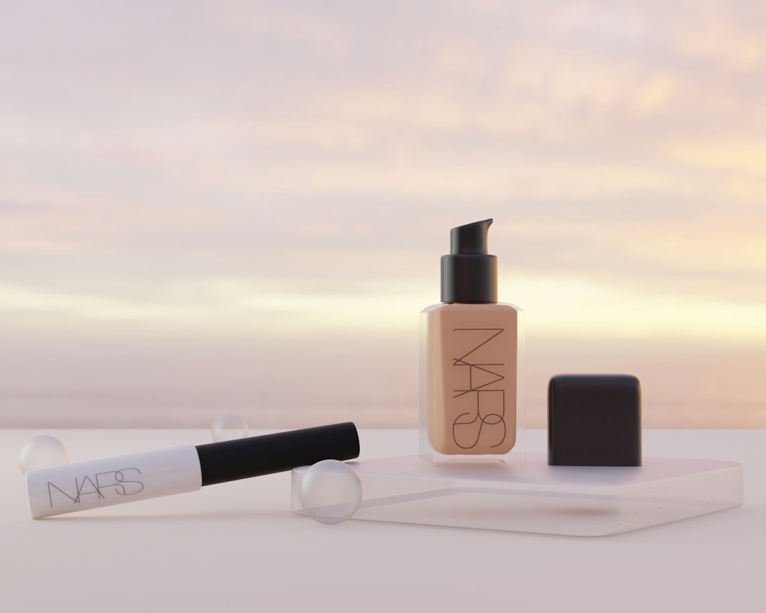 how to choose sunscreen illustrated cover showing textures, filters, and everyday scenarios